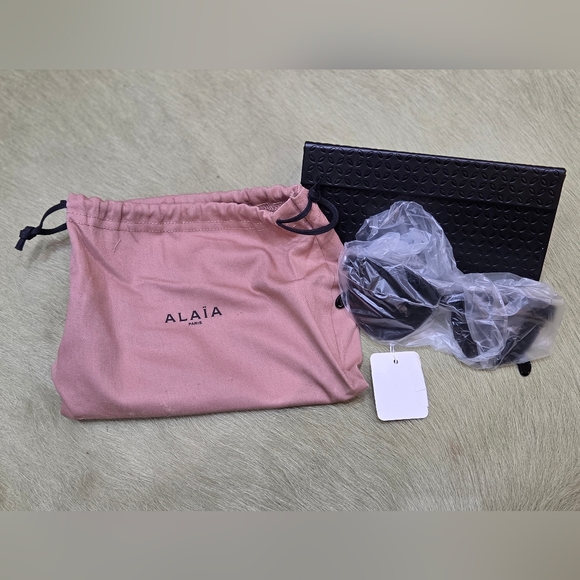 ALAIA Cateye Black Studded Women's Sunglasses, NWT and Package - Picture 5 of 13